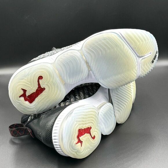 Nike LeBron 16 'Oreo' (2018) - Picture 10 of 13